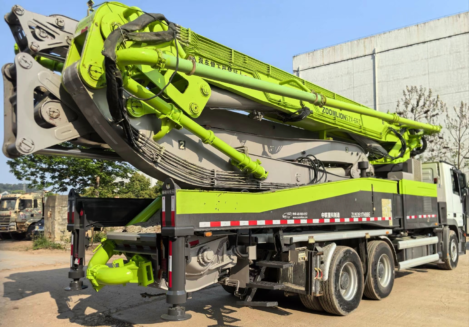 Used Zoomlion 52-meter Concrete Pump Truck