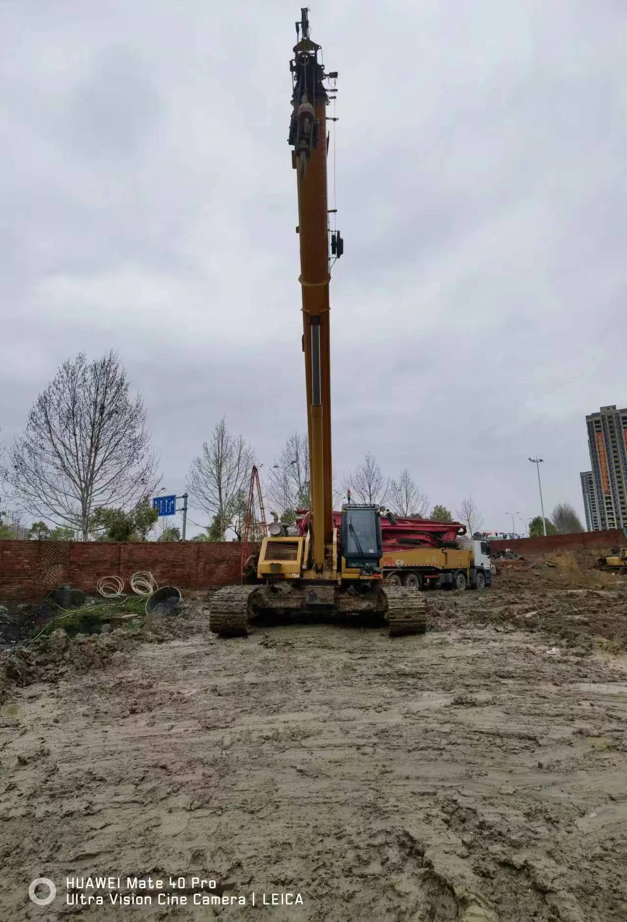 Used XCMG 30-Ton Telescopic Boom Crawler Crane