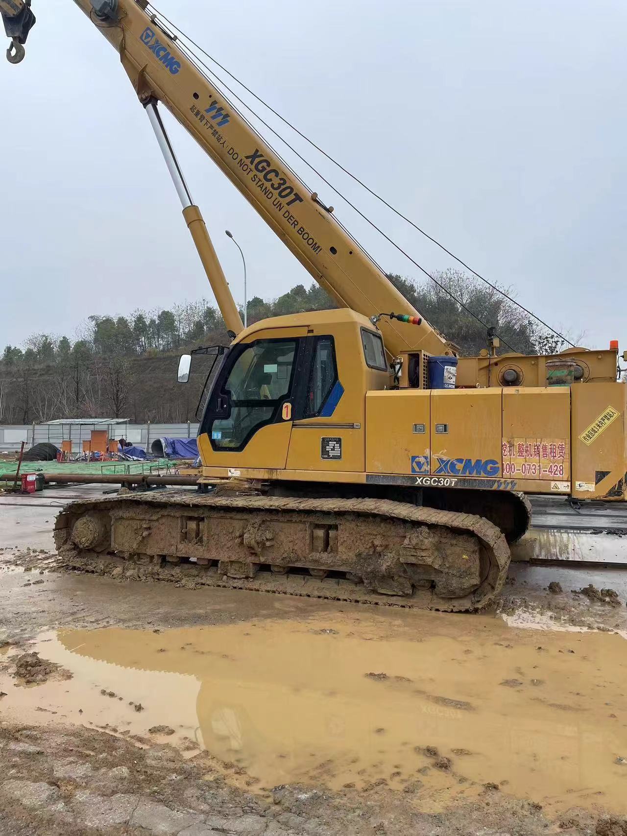 Used XCMG 30-Ton Telescopic Boom Crawler Crane3