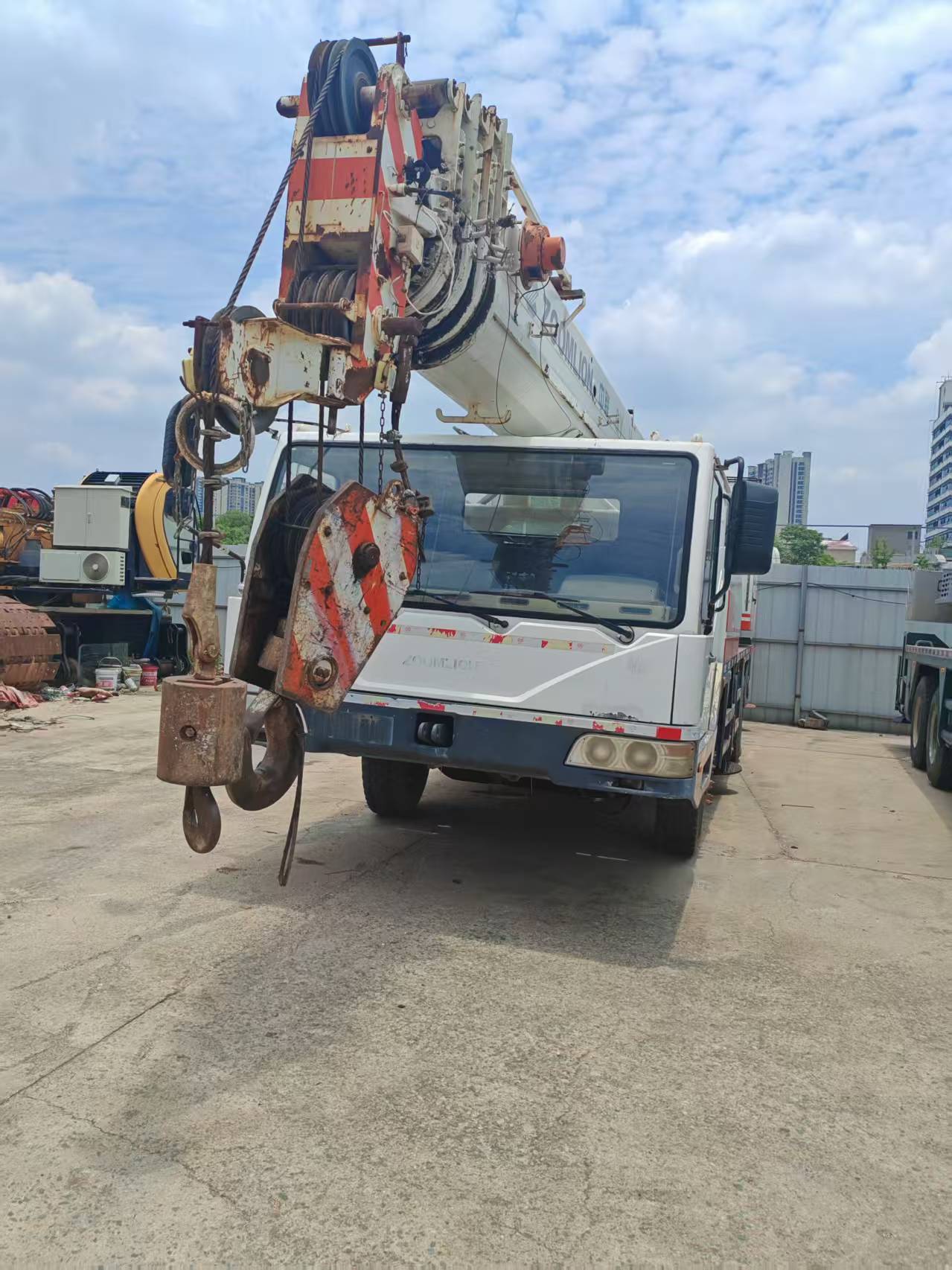 Used Zhonglian 25-ton Truck Crane - 2011 Model