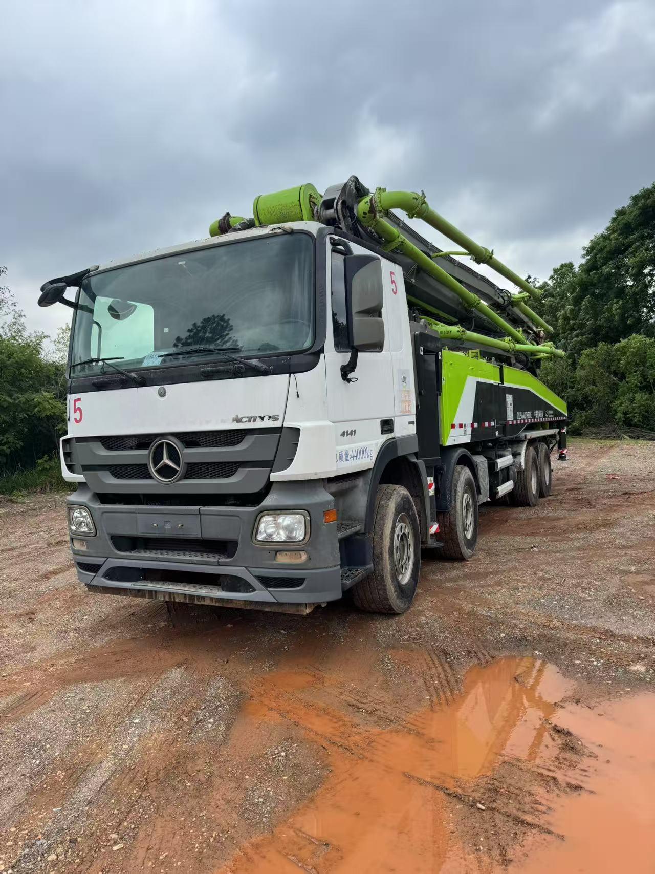 Zoomlion used concrete pump truck