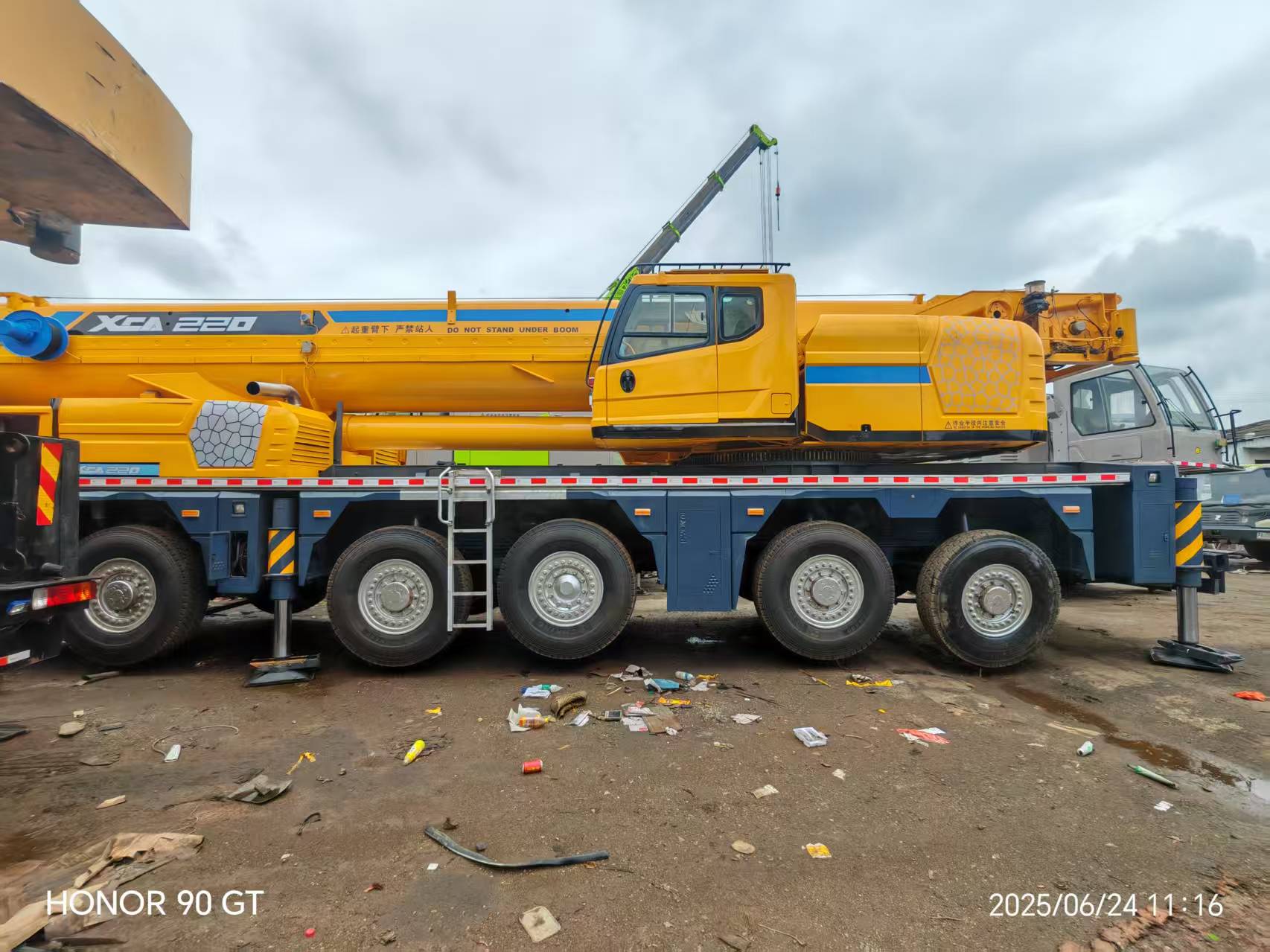 Uesd XCMG 220-ton truck crane - 2018