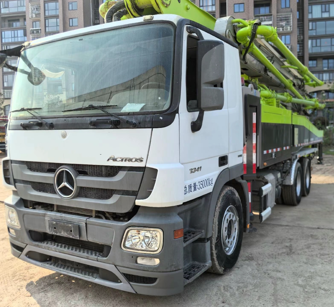 Used Zoomlion 52-meter Concrete Pump Truck