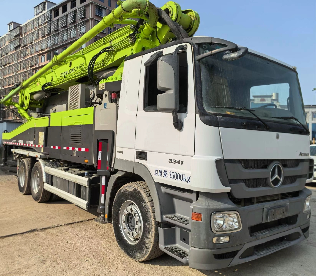 Used Zoomlion 52-meter Concrete Pump Truck