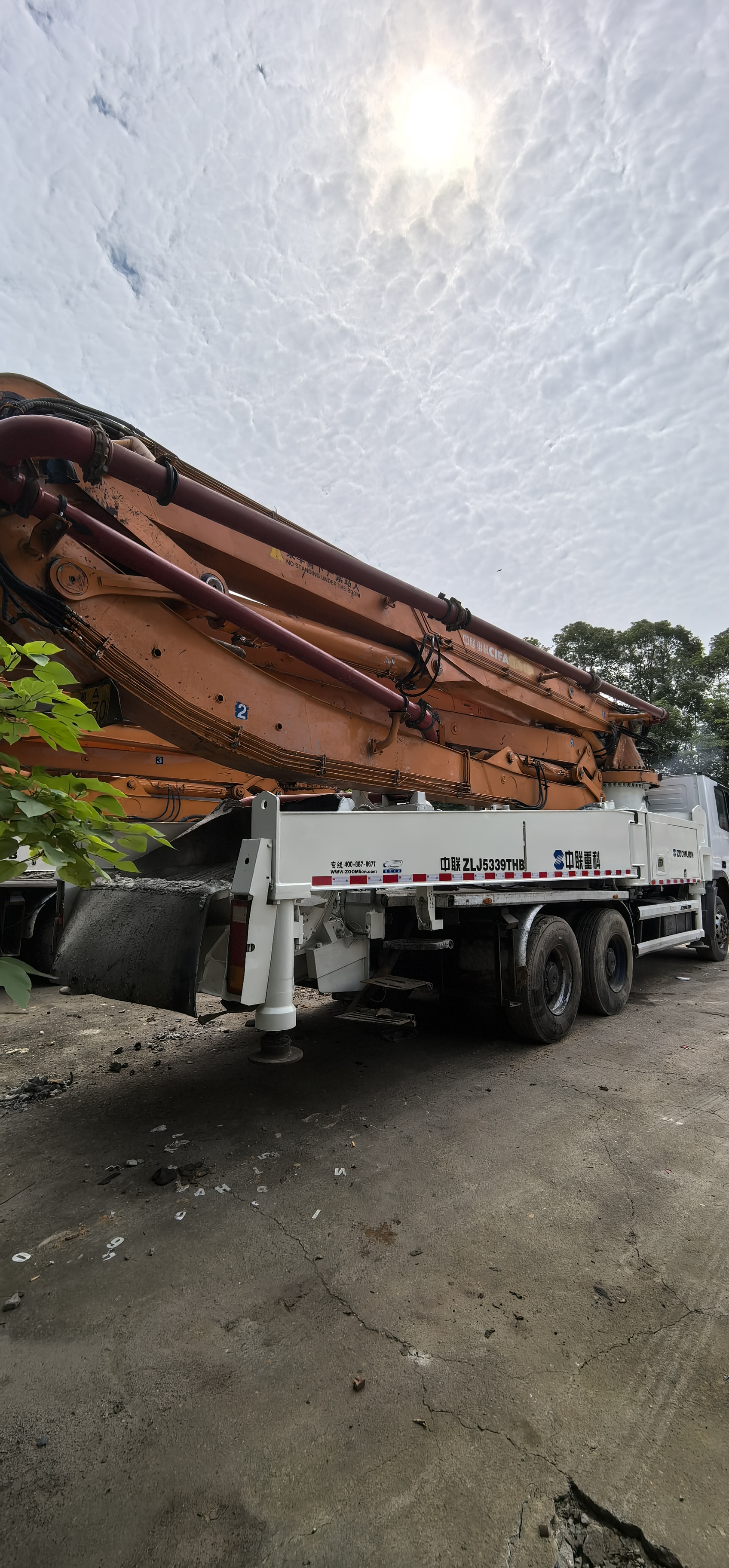 Used Zhonglian 47m Open Circuit High-Displacement Concrete Pump Truck (Mercedes-Benz Chassis, 2022)
