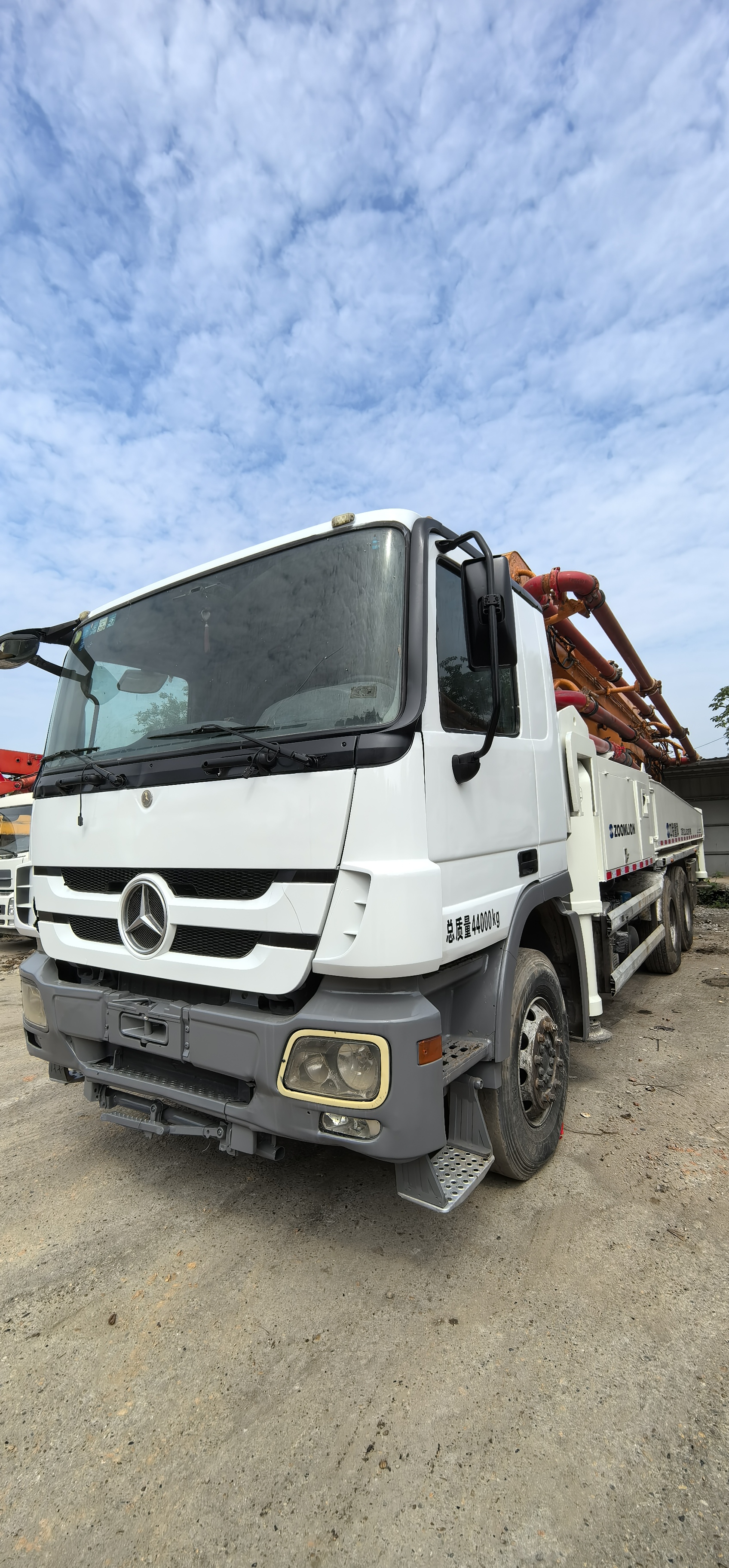 Used Zhonglian 47m Open Circuit High-Displacement Concrete Pump Truck (Mercedes-Benz Chassis, 2022)