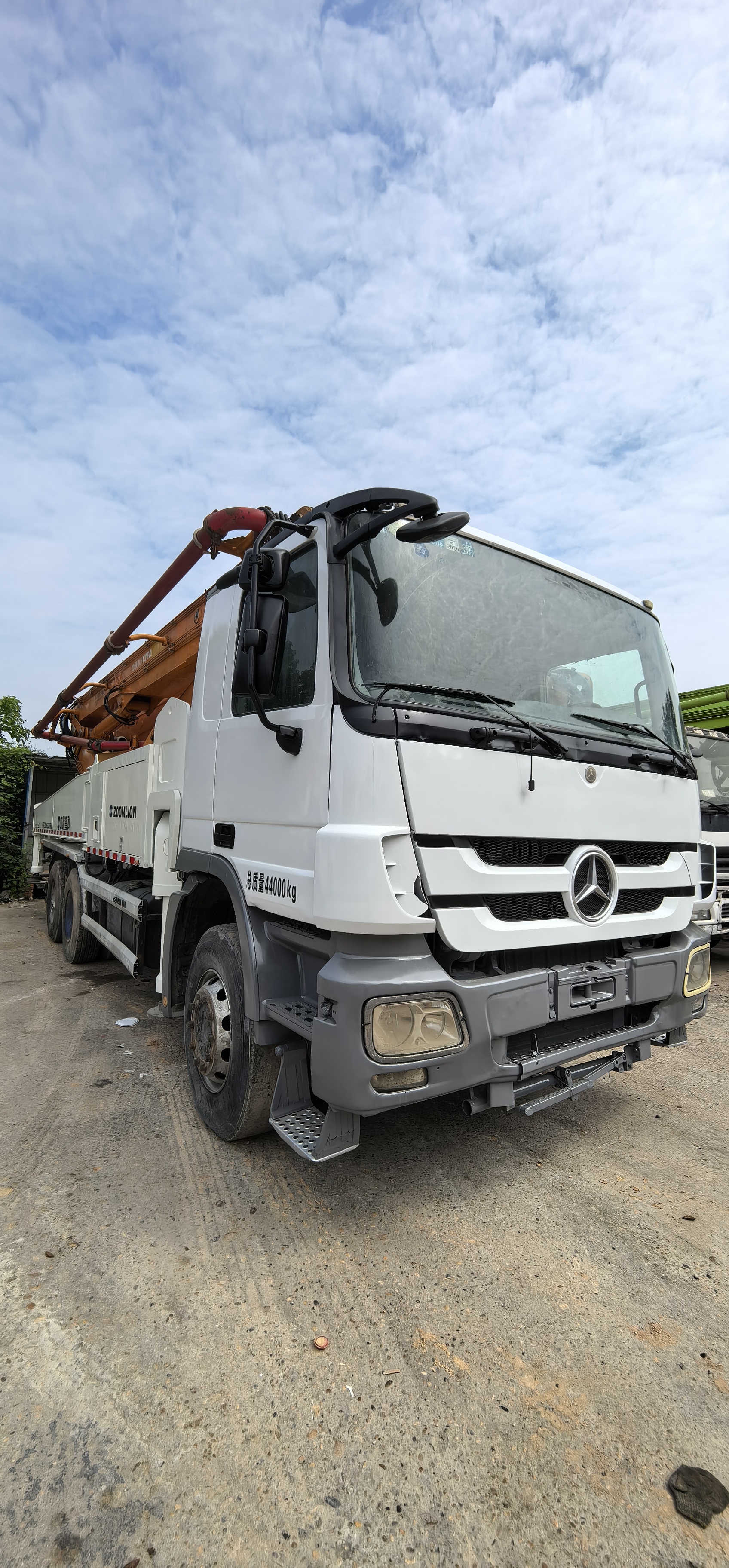 Used Zhonglian 47m Open Circuit High-Displacement Concrete Pump Truck (Mercedes-Benz Chassis, 2022)