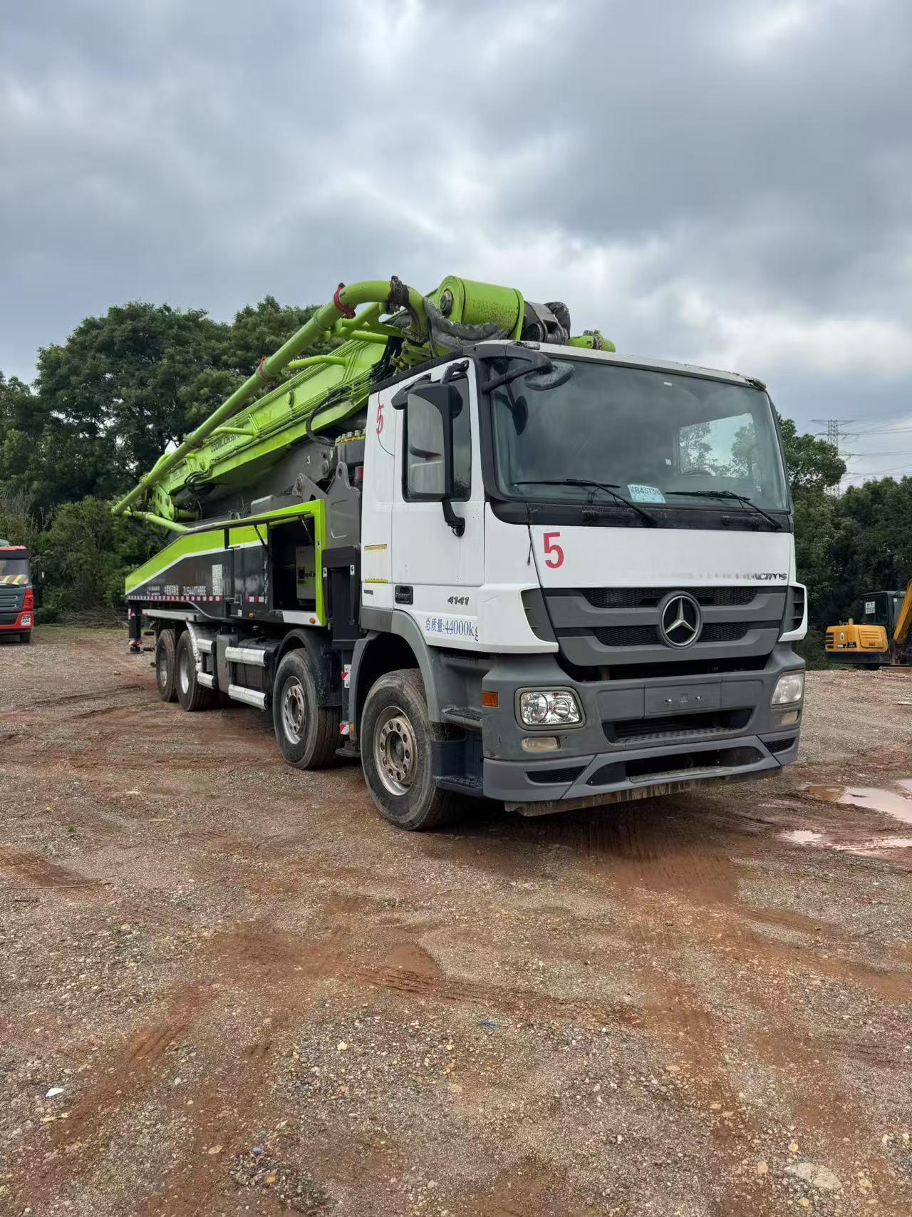 Zoomlion used concrete pump truck